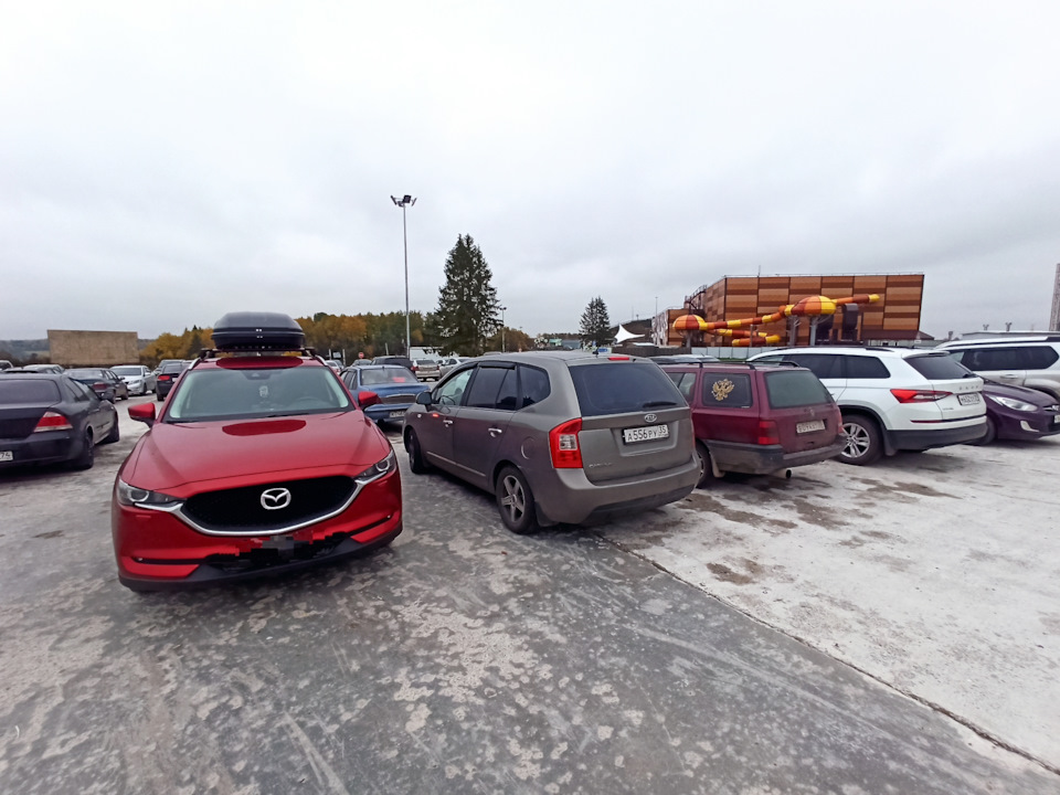 На парковке у аквапарка Y.E.S — Mazda CX-5 (2G)