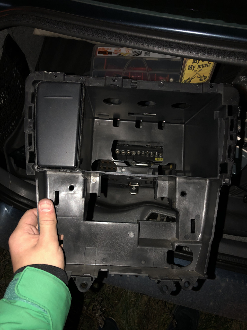 Ставим подстаканник — Volvo S60 (1G)