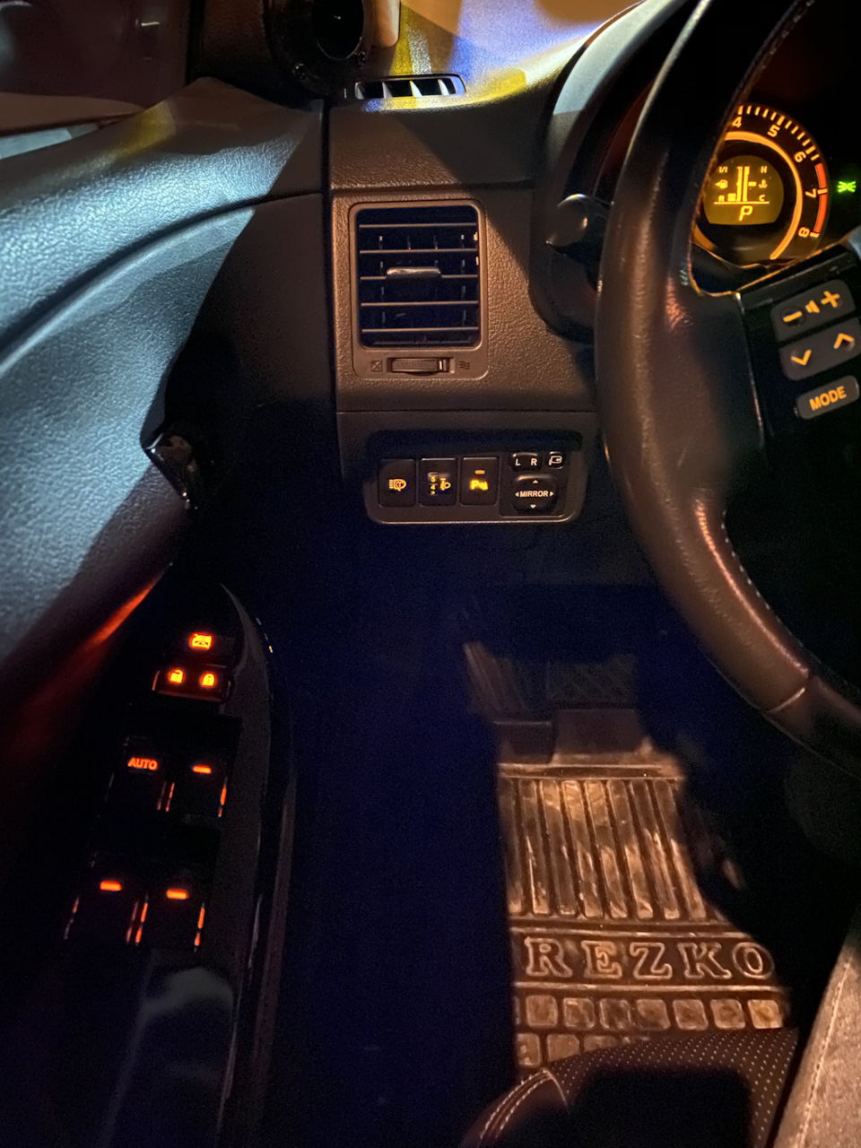 блок без подсветки — Toyota Corolla (140/150)
