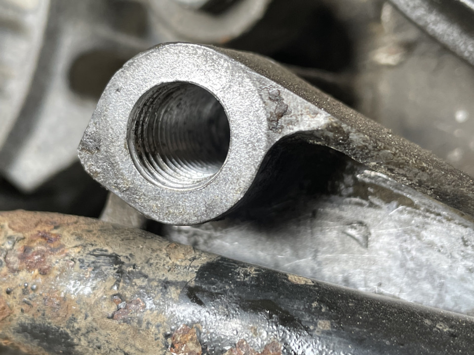 Нарезанная резьба М12х1.5 — Audi 100 (C4)