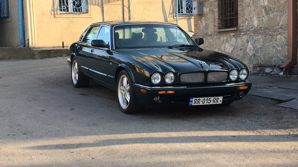 Jaguar XJR