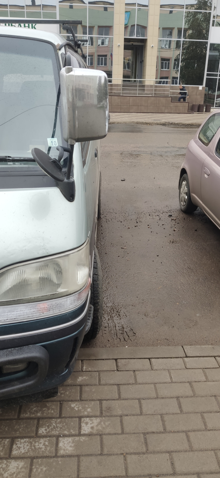 3 — Toyota HiAce (H100)
