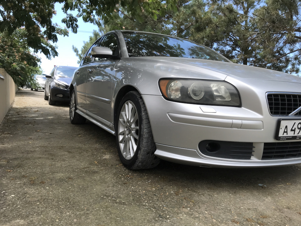 губа — Volvo S40 (2G)