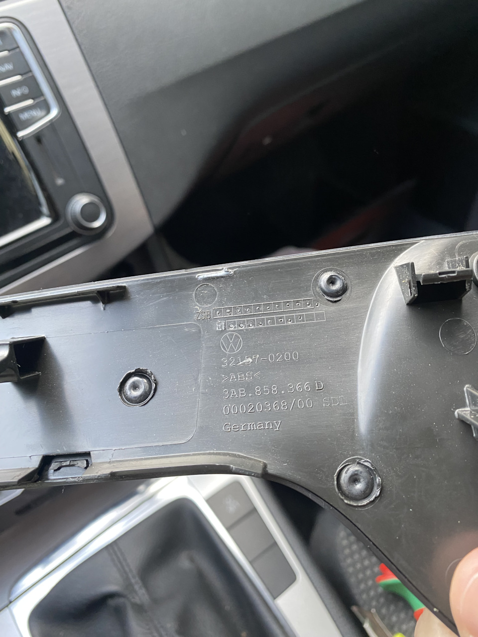 Фото в бортжурнале Volkswagen Passat B6. Запчасти на фото: 3AB858366D