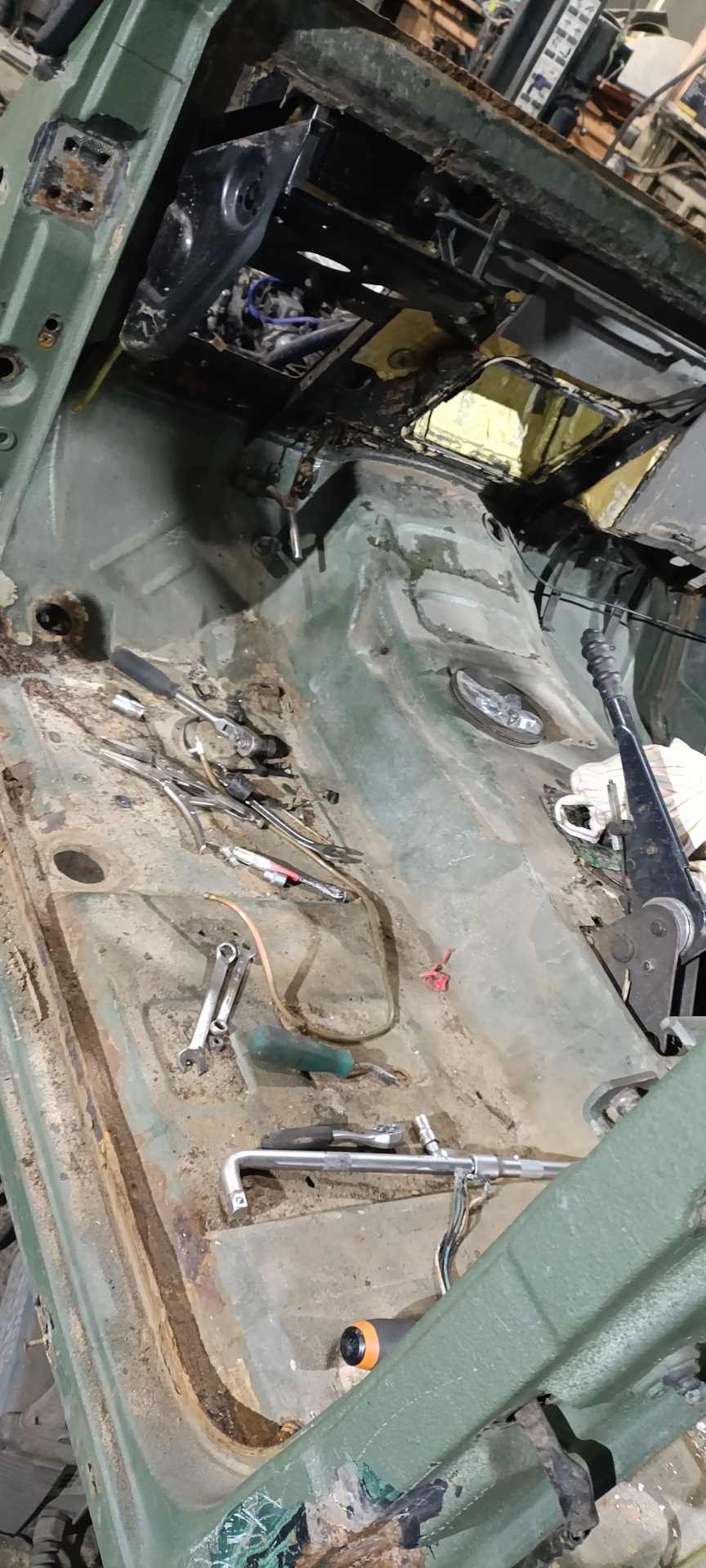 Полы бодрячком — Mercedes-Benz G-Class (W460/W461)
