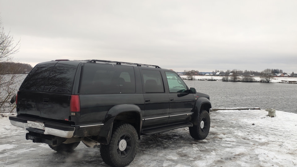Chevrolet Suburban UFO90's