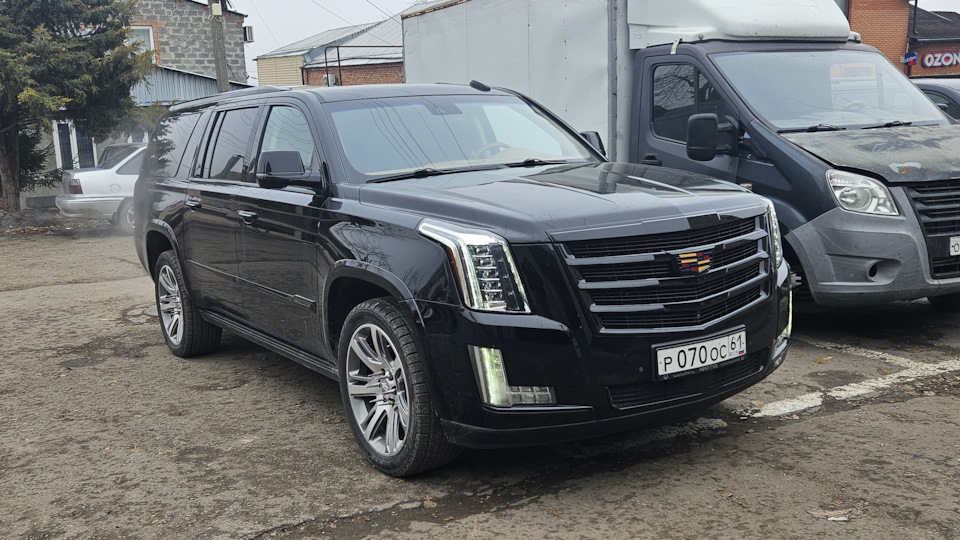 Cadillac Escalade ESV Black diamond