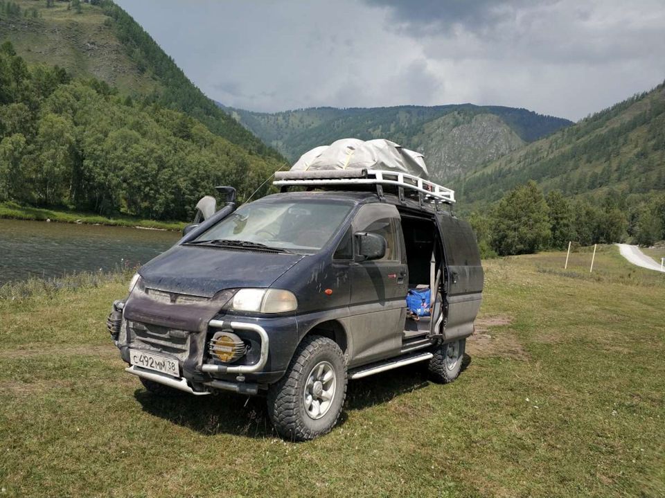 Слегка запылились — Mitsubishi Delica (L400)
