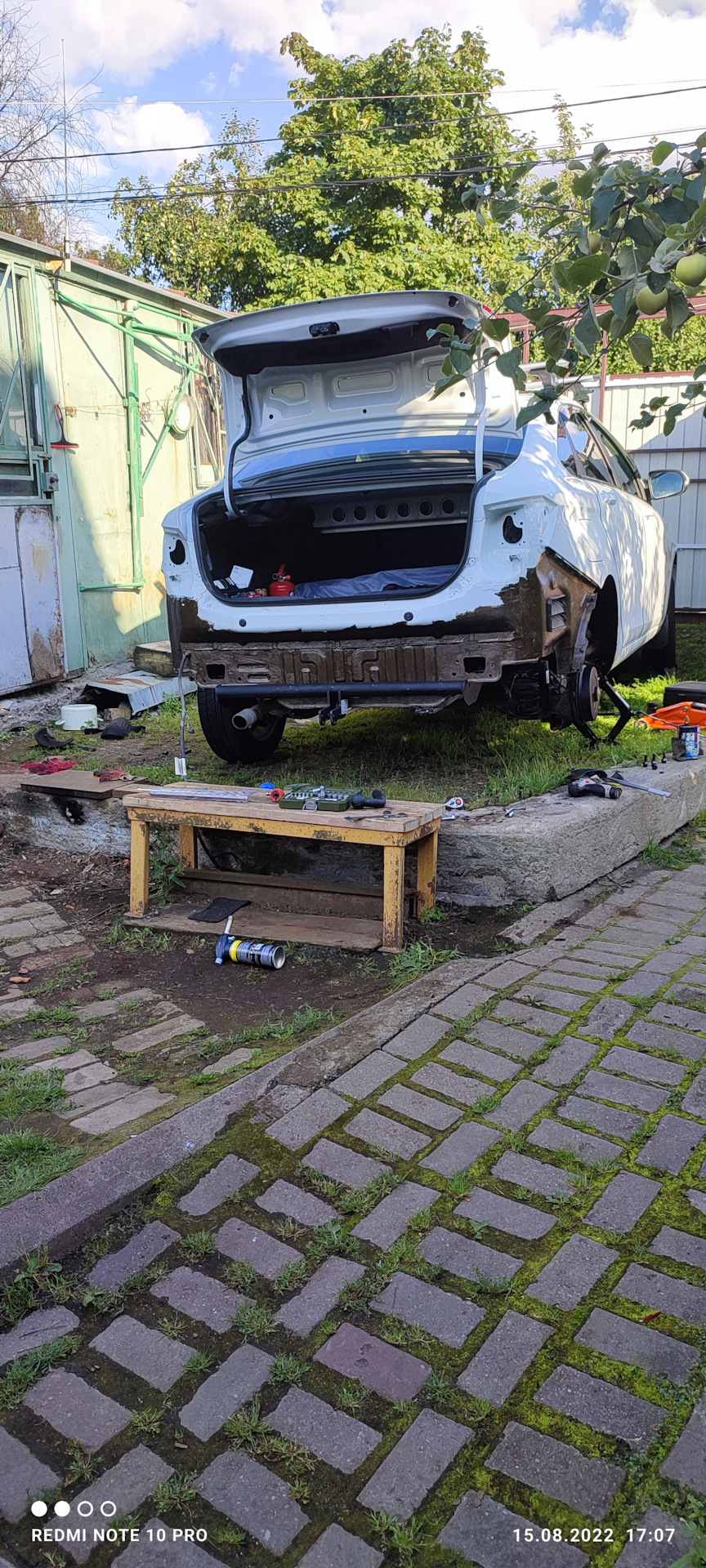 Раз скинут бампер, то почему бы не намазюкать чем-нибудь — Lada Vesta (1G)