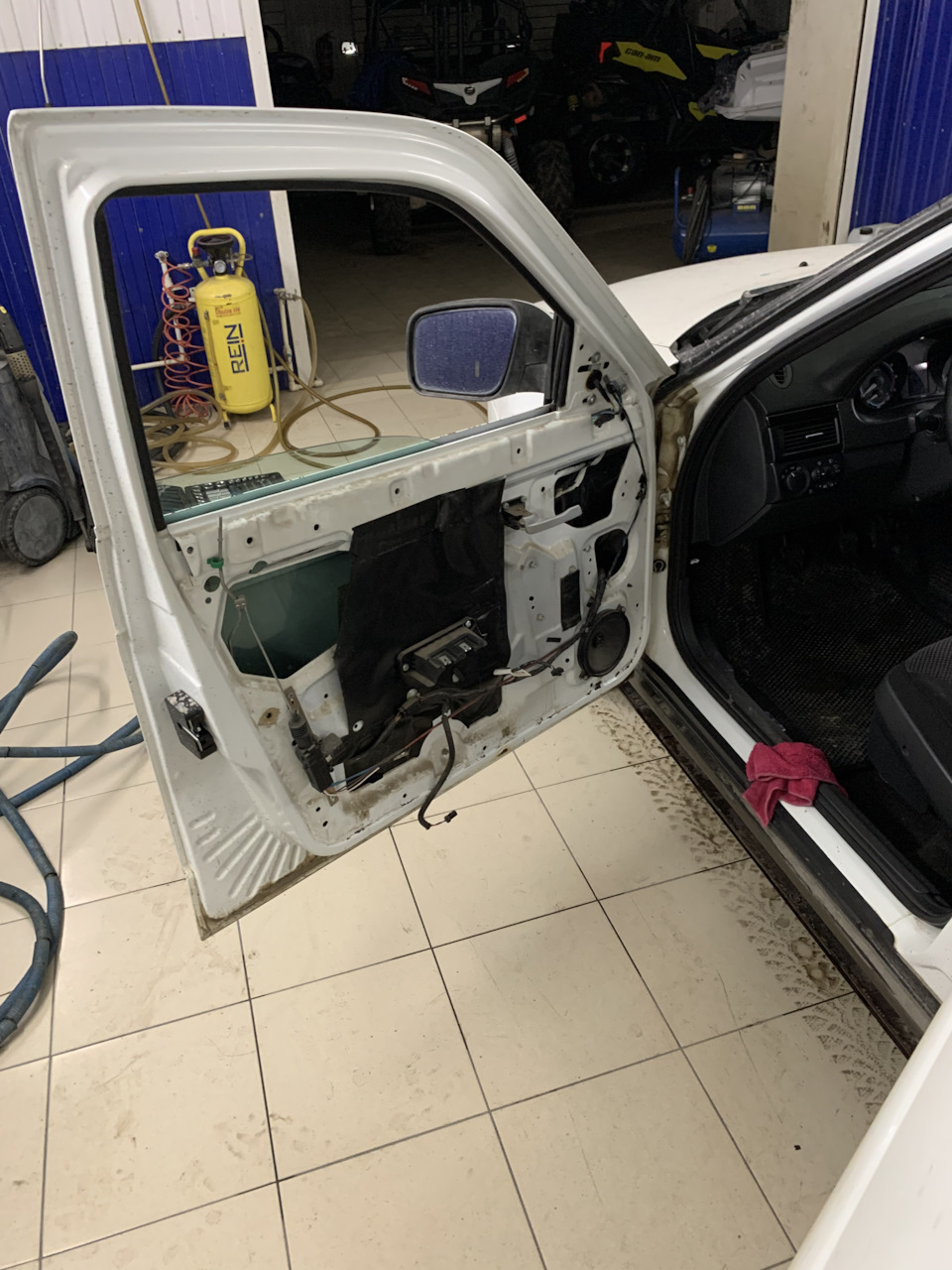 Дверь — Lada Приора хэтчбек