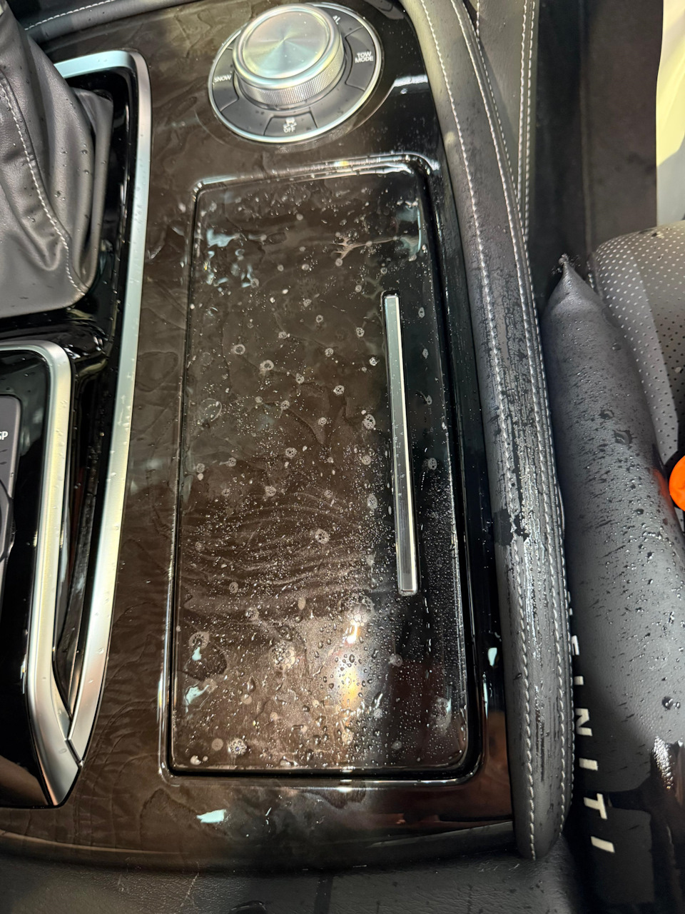 Фото в бортжурнале Infiniti QX80 (1G)