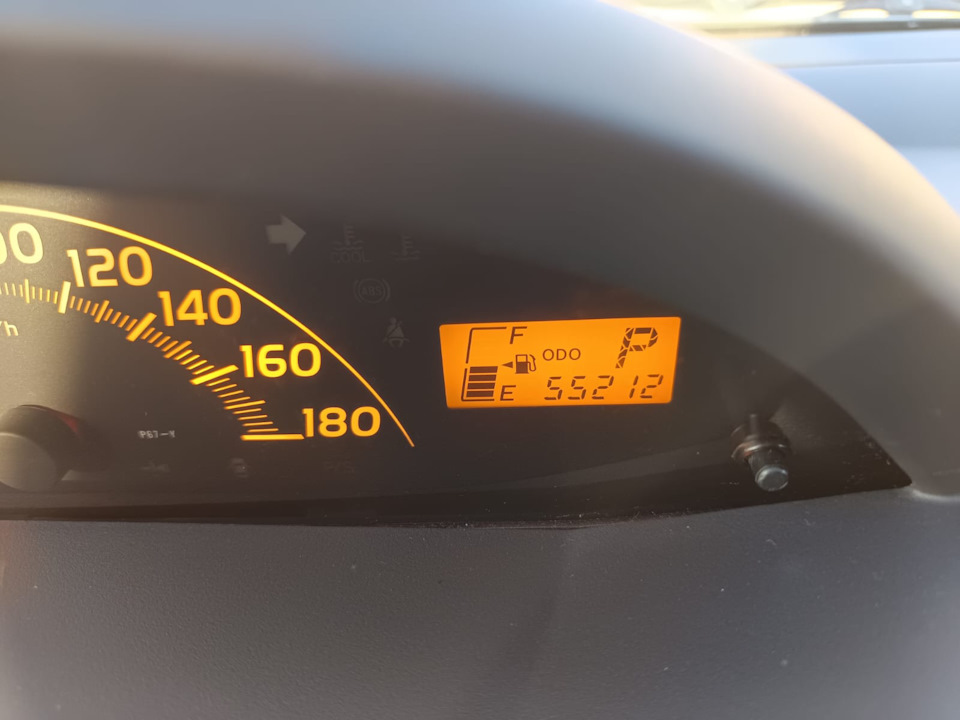 1. Пробег подходит к 56 — Toyota Vitz (90)