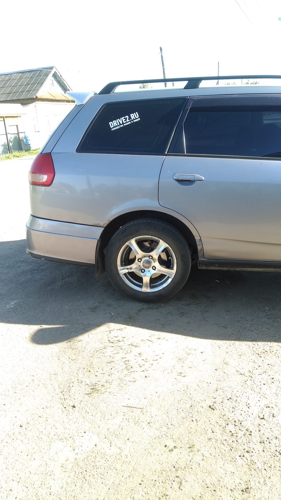 вот так поднялся зад — Nissan Wingroad (Y11)