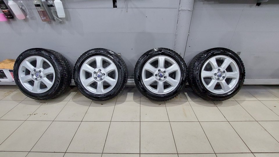 Фото в бортжурнале Volvo S40 (2G)