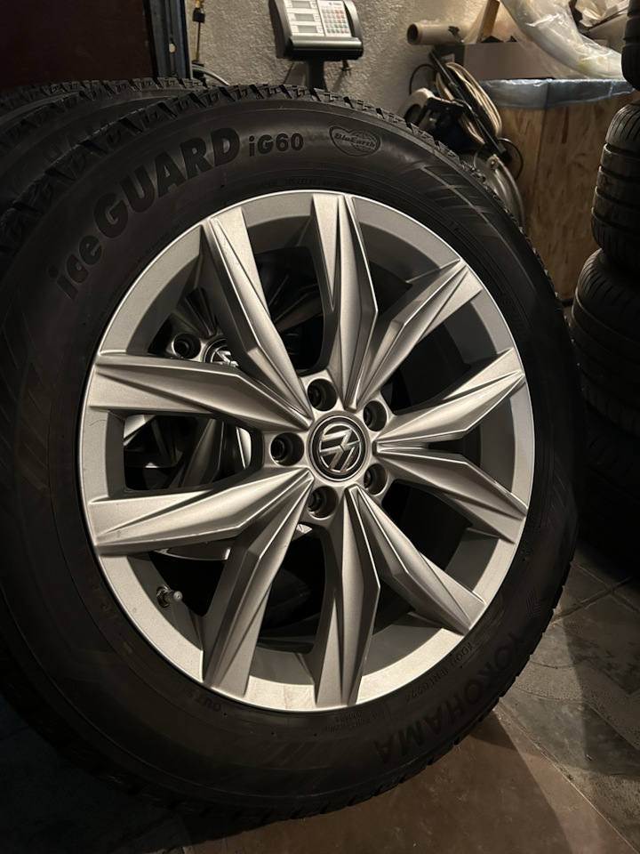 ◇ヨコハマ iceGUARD iG60 195/45R17 スズキ ZC32S スイフトスポーツ
