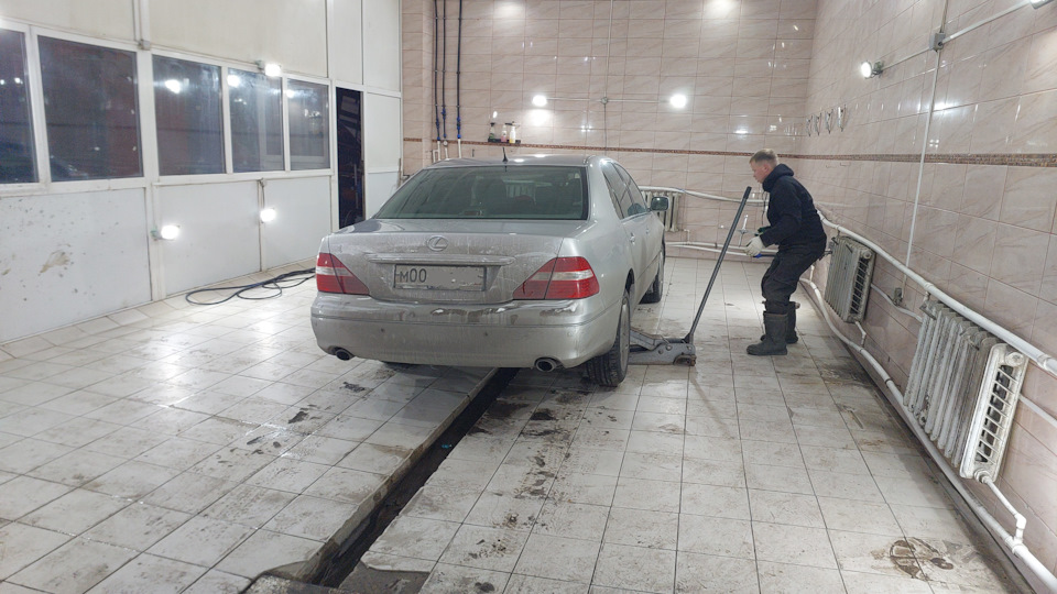 Фото в бортжурнале Lexus LS (UCF30)