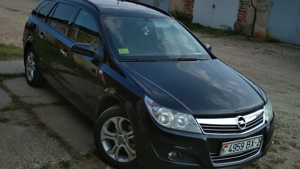 Opel Astra H schwarz blitz z16xer