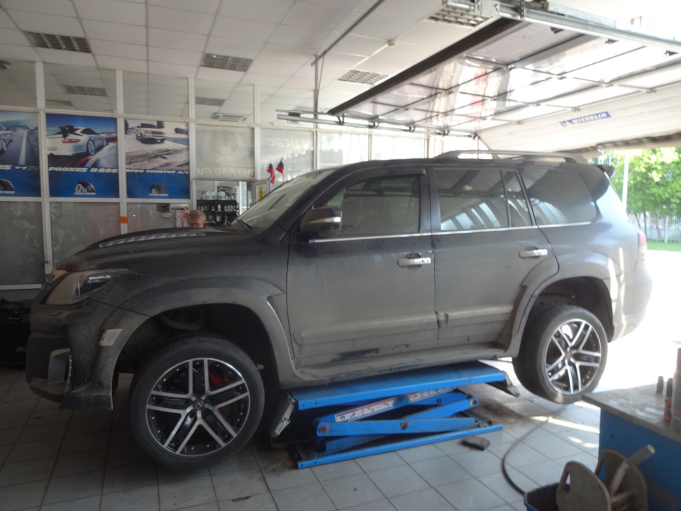 Фото в бортжурнале Lexus LX (URJ200/URJ201)