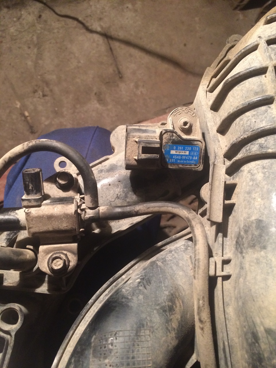 Фото в бортжурнале Mazda 6 (1G) GG. Запчасти на фото: 0261230123, 4S4G9F479AA