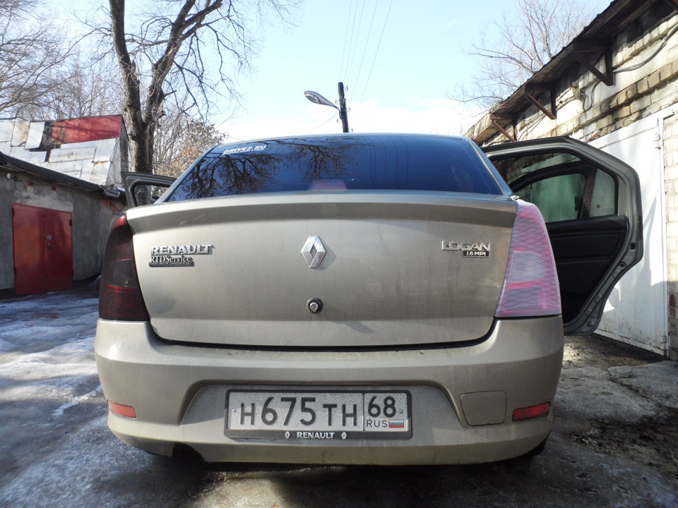 белые ромбики — Renault Logan (1G)