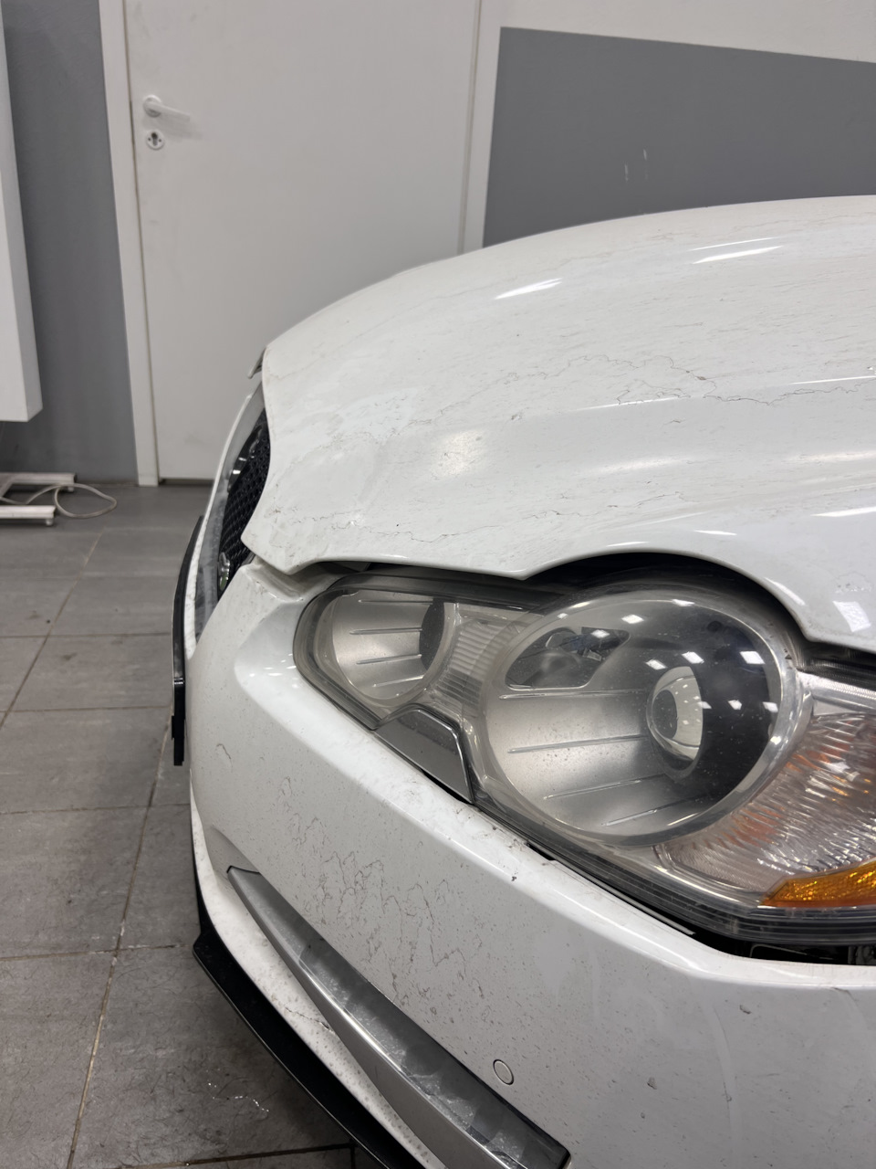 Есть контакт — Jaguar XF (1G)