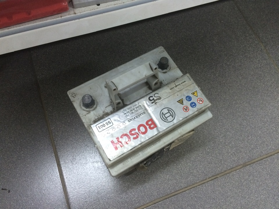 Старенький Bosch S5 Silver Plus — Hyundai Getz. Запчасти на фото: 552401052, 0092S50010