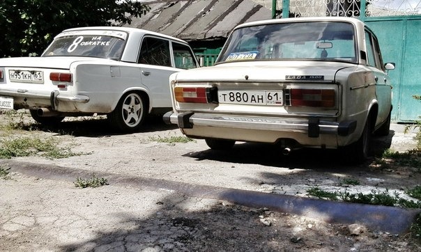 2 — Lada 21063