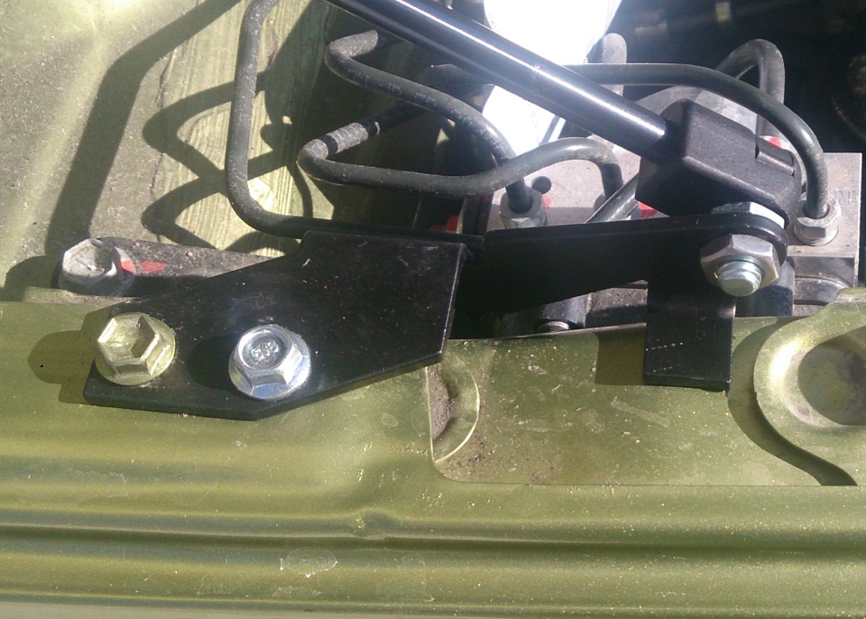 Правое нижнее крепление — Suzuki SX4 (2G)