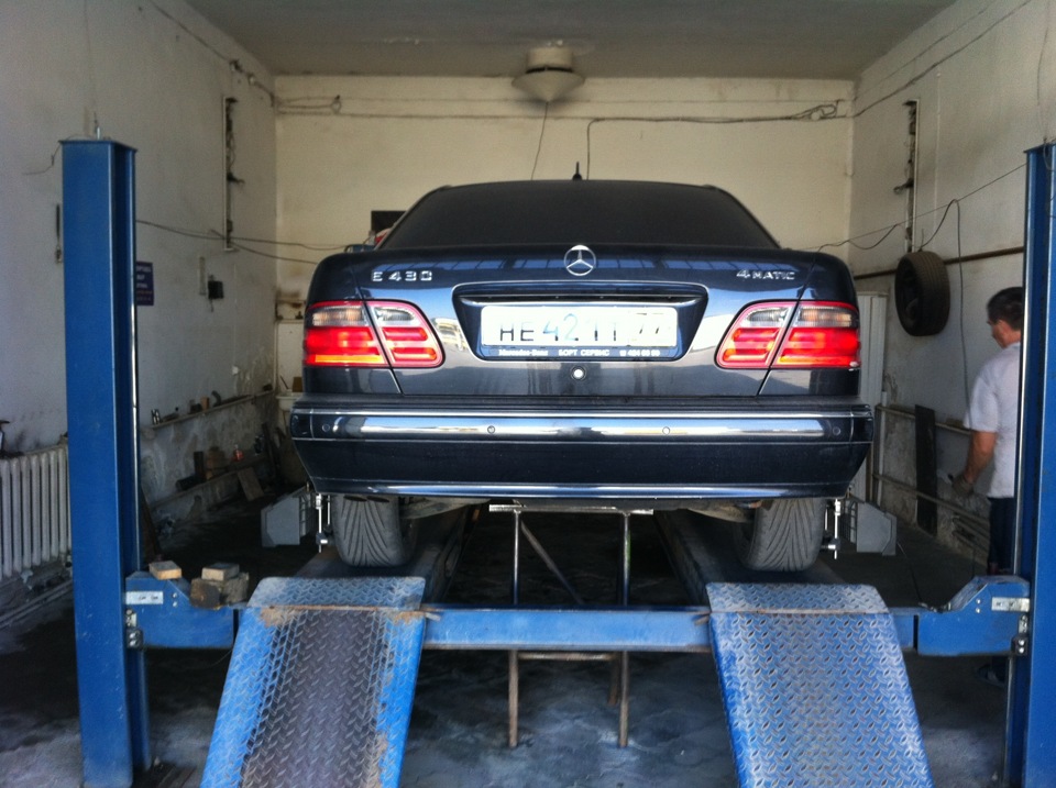 Фото в бортжурнале Mercedes-Benz E-Class (W210)