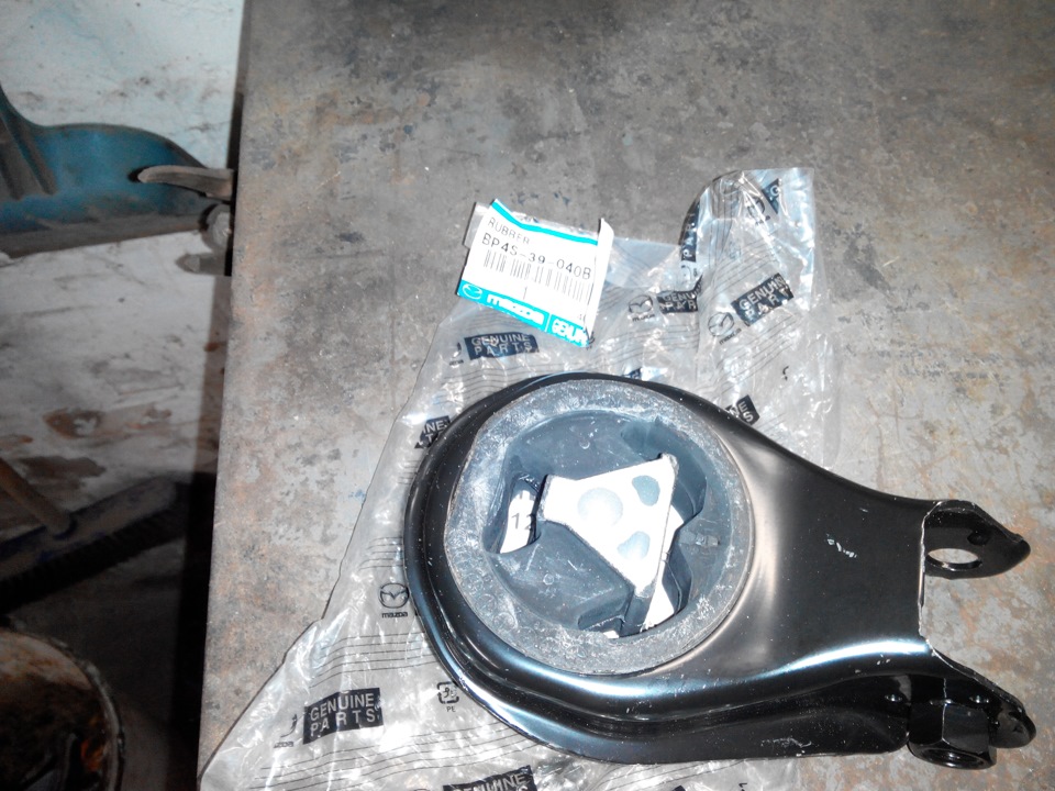 Фото в бортжурнале Mazda 3 (1G) BK. Запчасти на фото: BP4S39040B