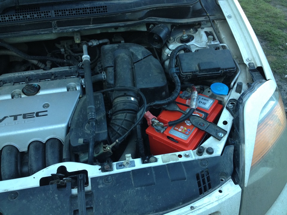 Новый АКБ там, где и должен быть :-) — Honda Stream (RN1-5)