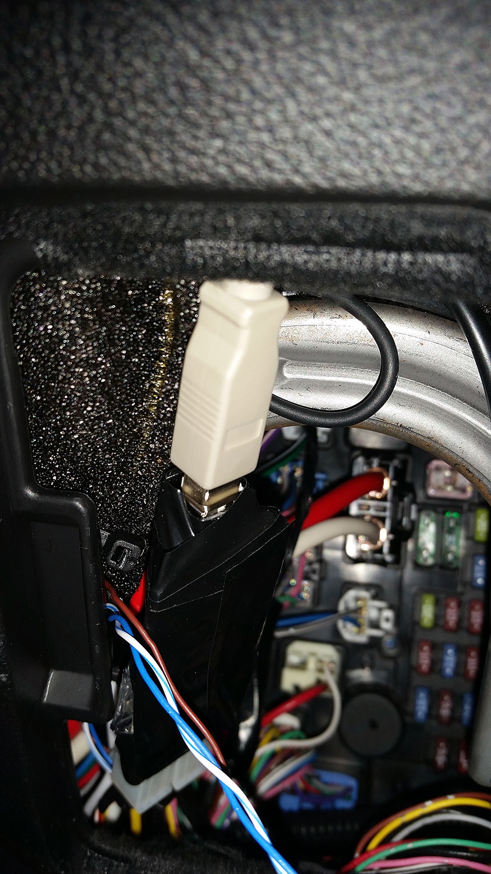 А сколько у вас в машине разъемов USB? — Mitsubishi Outlander (3G)