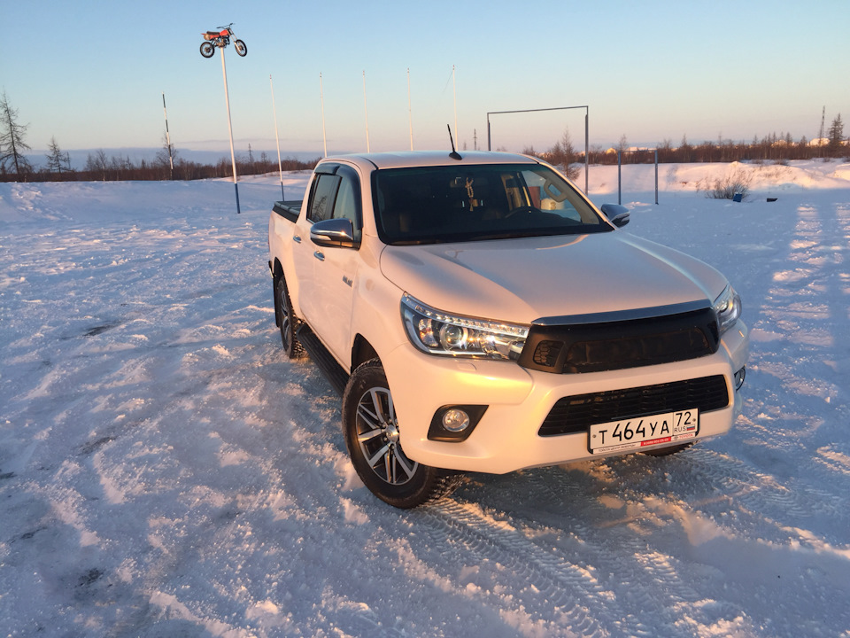 Фото в бортжурнале Toyota Hilux (8G)