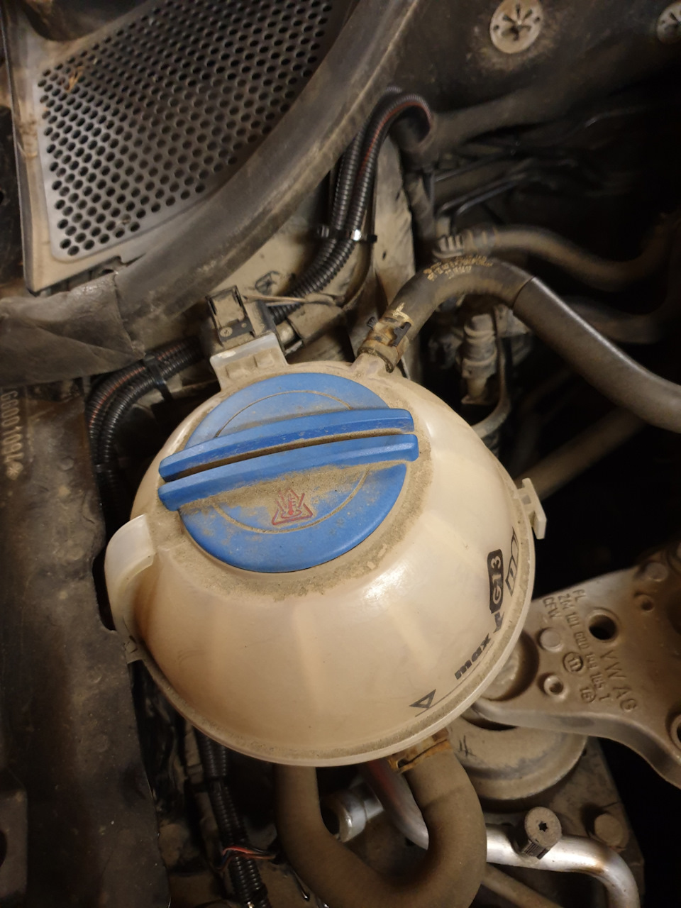 Фото в бортжурнале Volkswagen Polo Sedan. Запчасти на фото: ZM101