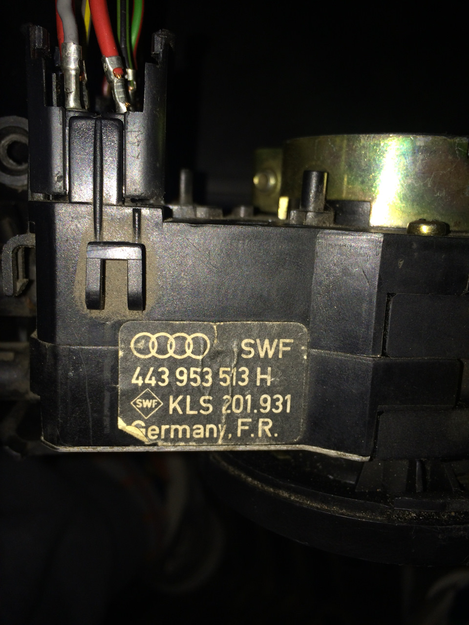 Фото в бортжурнале Audi 100 (C4). Запчасти на фото: 443953513H