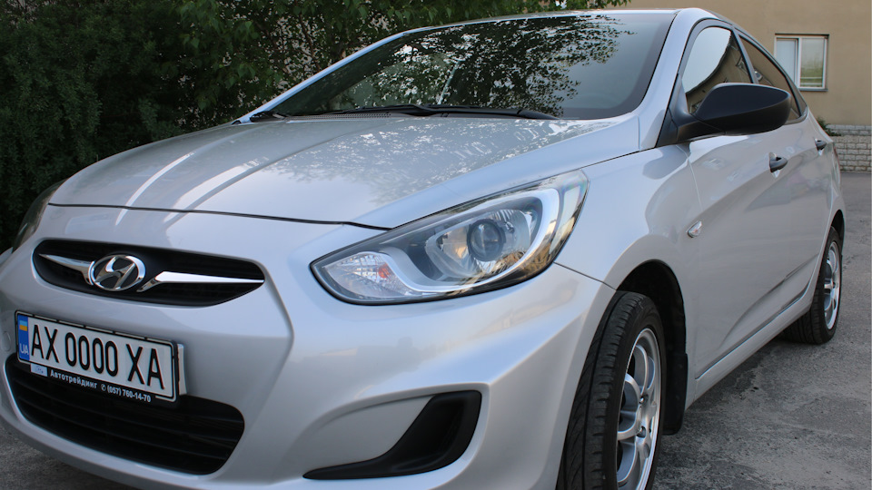 Hyundai Solaris серебристый