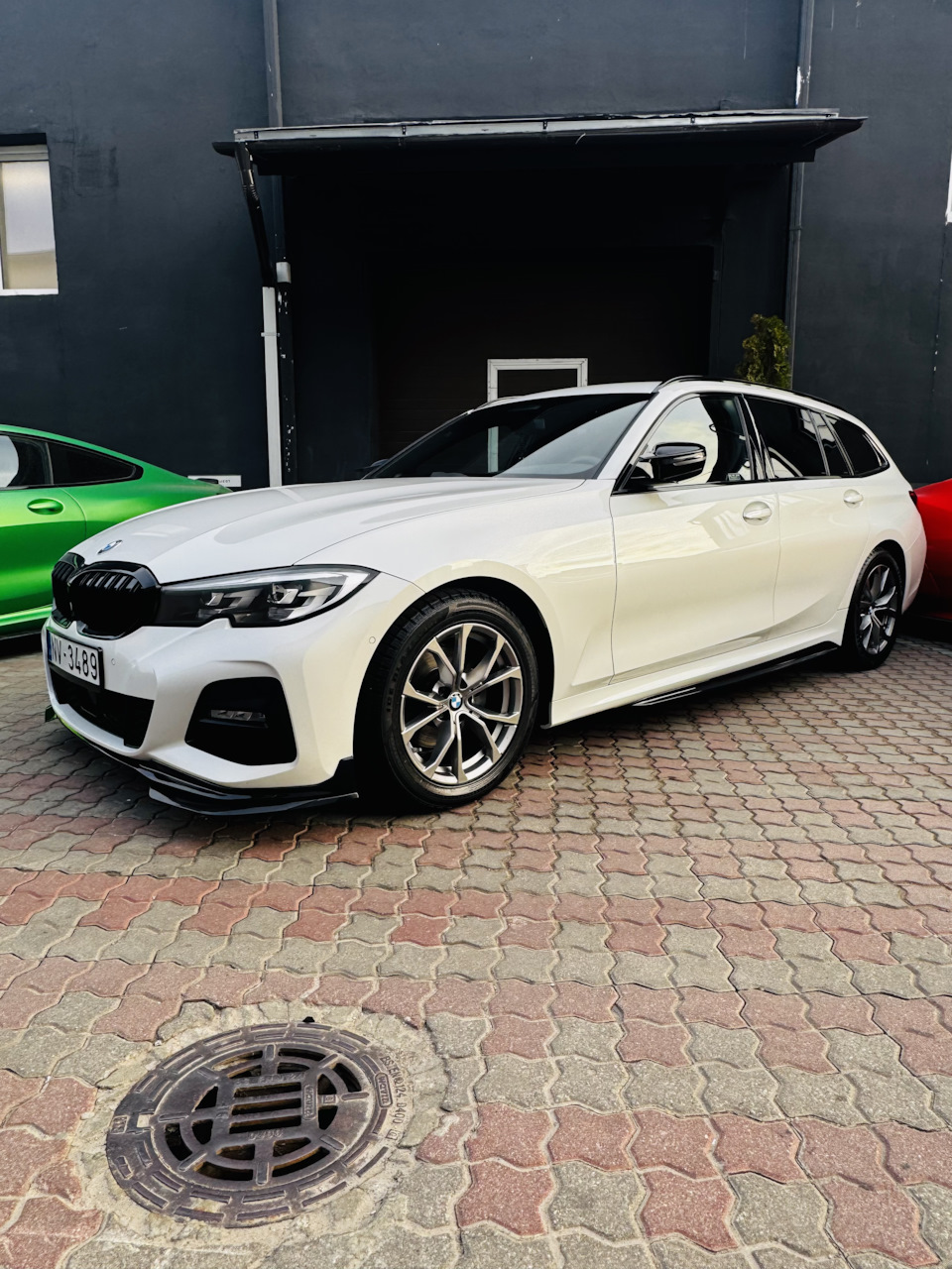 Photo from the logbook BMW 3 series Touring (G21). Found on photo: 1240400