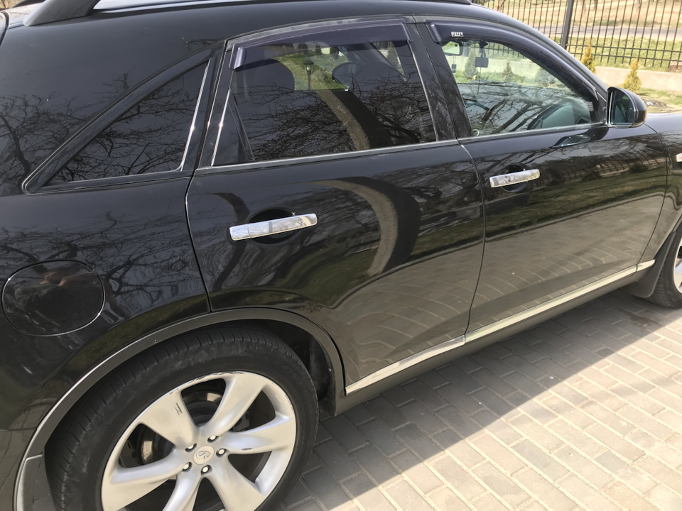 Фото в бортжурнале Infiniti FX (1G)
