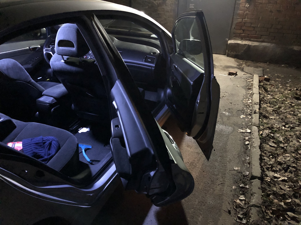 Фиксация дверей в первом положение — Honda Civic 4D (8G)