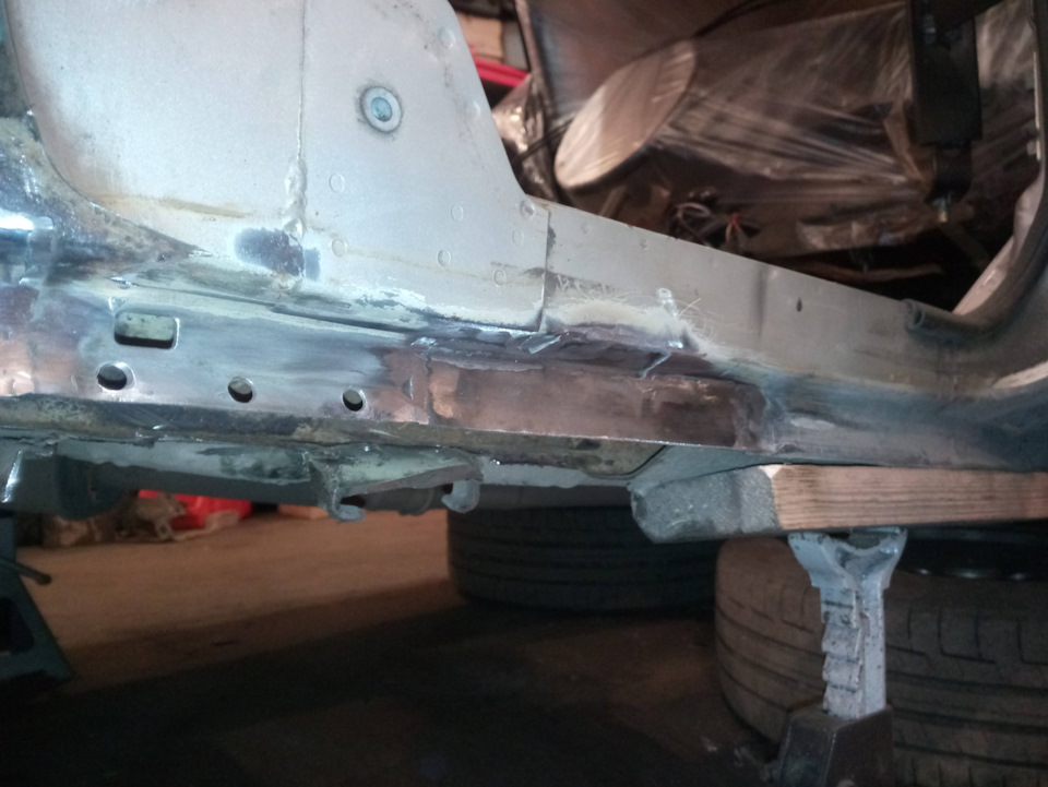 В районе поддомкратника так вышло — Saab 900 (1G)