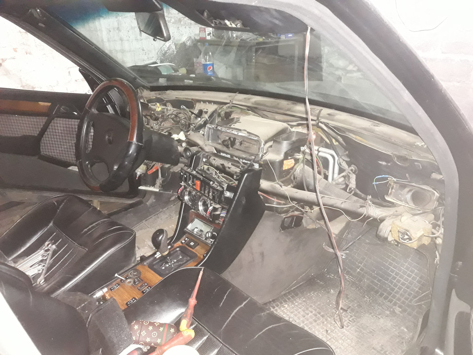 Фото в бортжурнале Mercedes-Benz E-Class (W124)