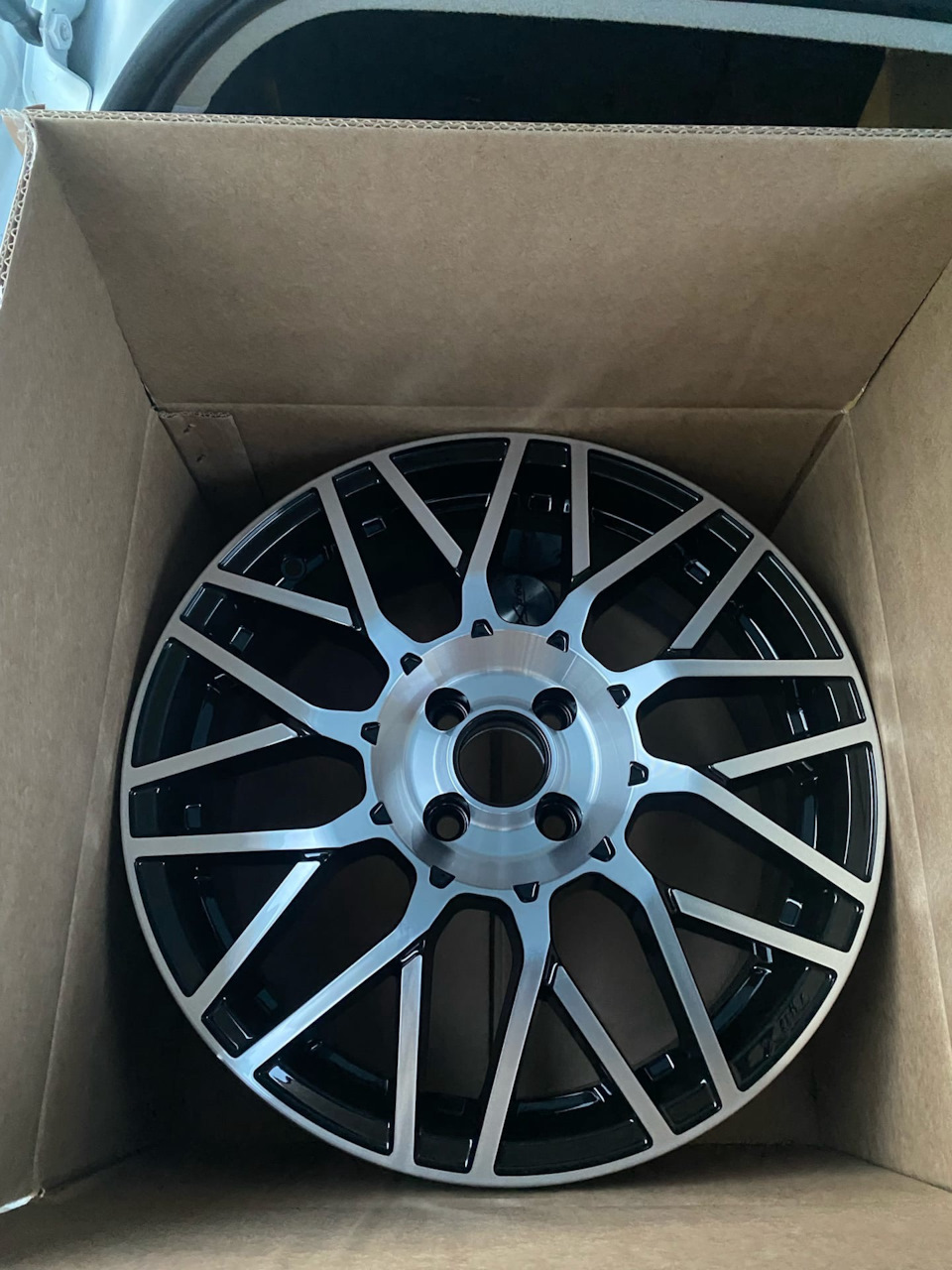Новые диски X-trike X131 7xR17 4x100 ET41 DIA60.1 — Lada Vesta SW