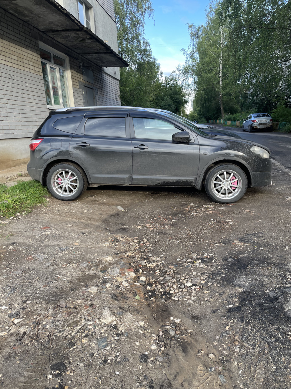 Вид со стороны — Nissan Qashqai+2