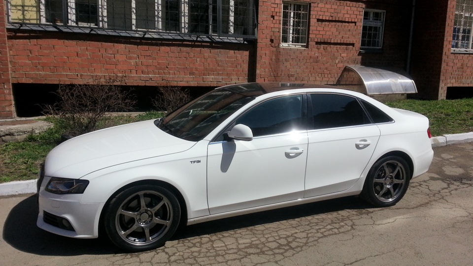 Audi A4 белый седан