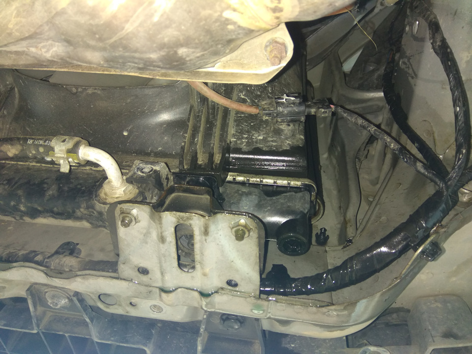 фишка правого вентилятора — Subaru Exiga (YA)