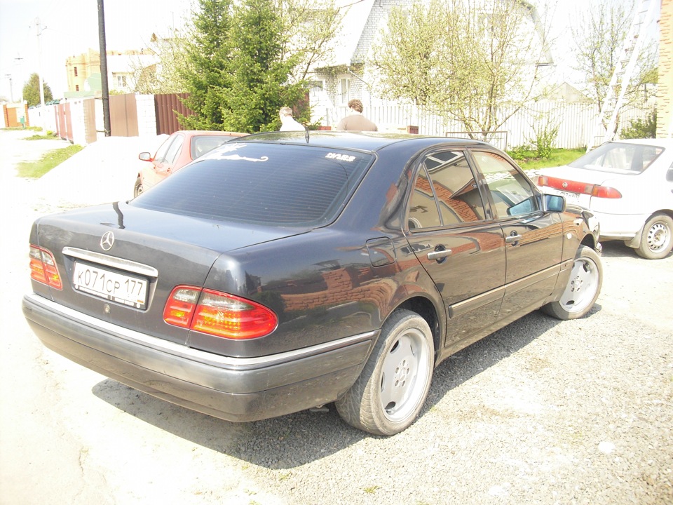 Фото в бортжурнале Mercedes-Benz E-Class (W210)