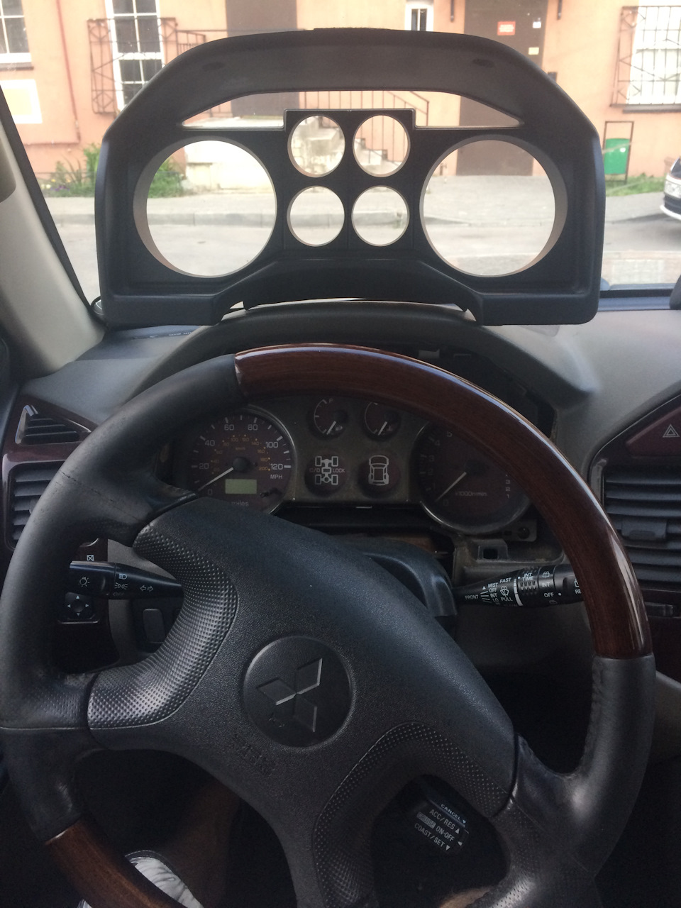 Фото в бортжурнале Mitsubishi Montero III (V60)