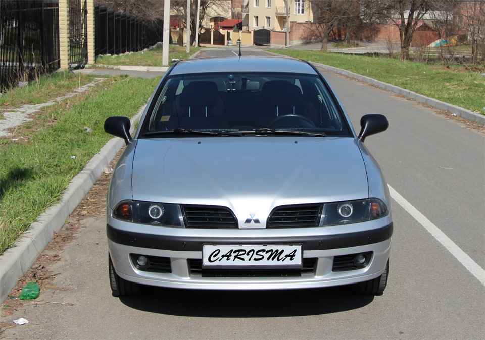 Солнце в глаза. Без габаритов. — Mitsubishi Carisma