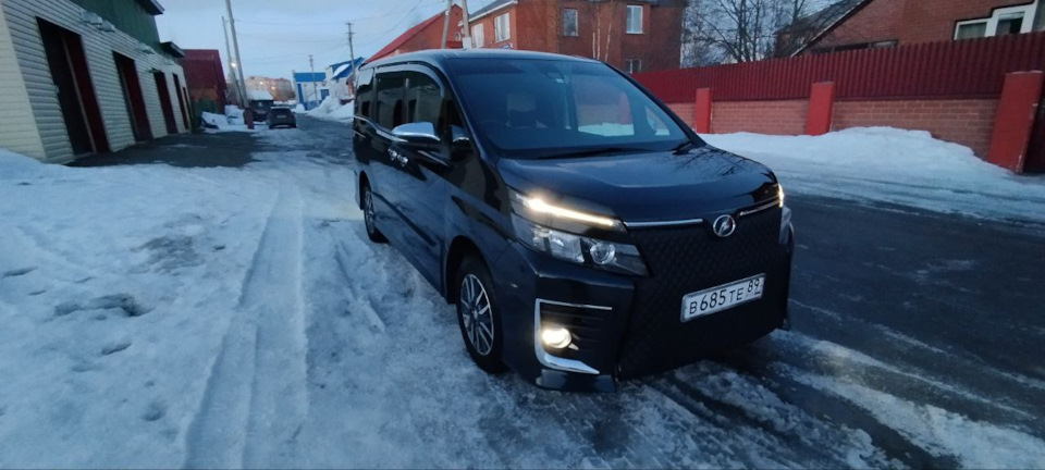 Фото в бортжурнале Toyota Voxy (3G)