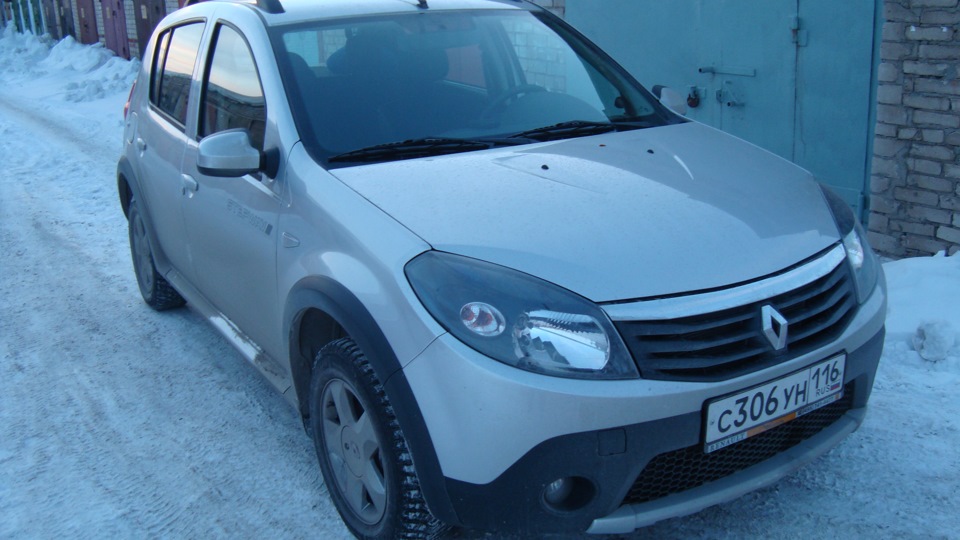 Renault Sandero Stepway ---serebro---